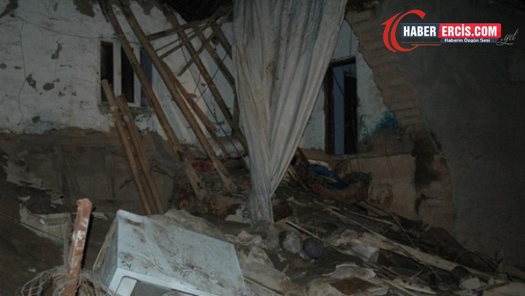 Çöken evin enkazında yaşamını yitiren çocuklar defnedildi