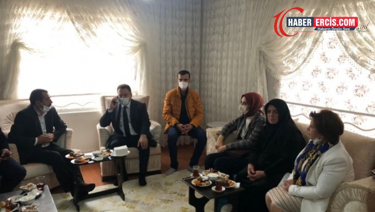 Ali Babacan Van'da helikopterden atılan Servet Turgut’un ailesini ziyaret etti