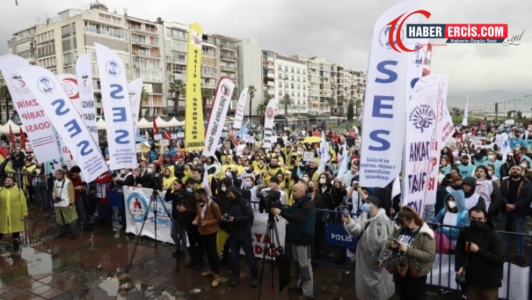 İzmir’de sağlıkçılardan miting: Yönetmeliği geri çekin