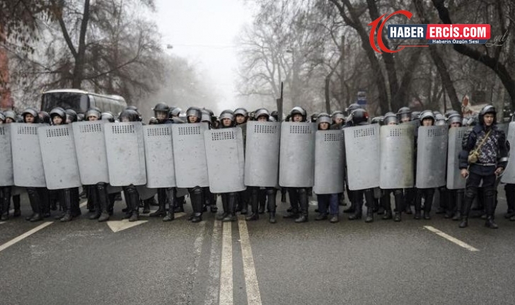 Kazakistan Cumhurbaşkanı sokağa çıkanlara uyarı yapmadan ateş açma emri verdi