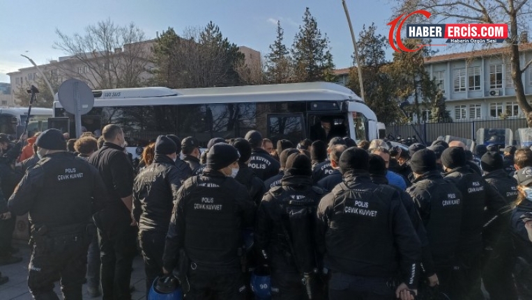 Tutuklu ailelerine polis saldırısı