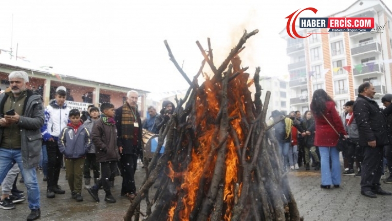 Mazlum Doğan'ın ablası Newroz ateşini tutuşturdu
