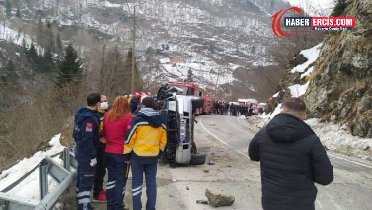 Trabzon'da kamyonetin üzerine kaya düştü: 4 kişi öldü
