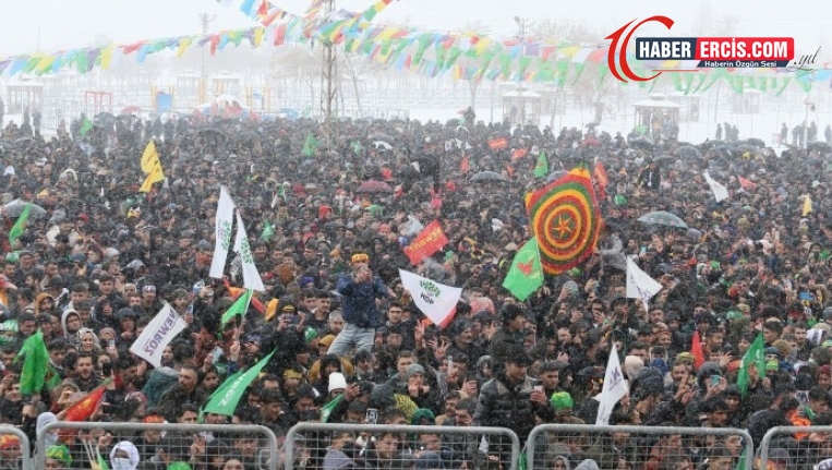 Van’da yüzbinler Newroz ateşini yaktı: Öcalan’a özgürlük zamanı