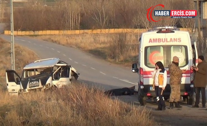 Adilcevaz'da minibüs takla attı: 4 ölü 25 yaralı